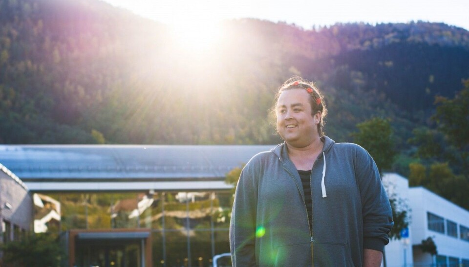 Kristoffer har tatt steget heilt ut og no blitt Karoline. Men engasjementet er det same som før.