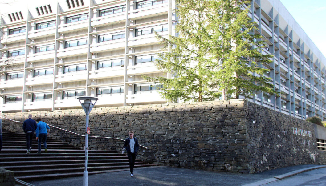 Institutt for fysikk og teknologi er ein del av Det matematisk-naturvitskapelege fakultetet ved Universitetet i Bergen. Institutt for fysikk og teknologi er ein del av Det matematisk-naturvitskapelege fakultetet ved Universitetet i Bergen.