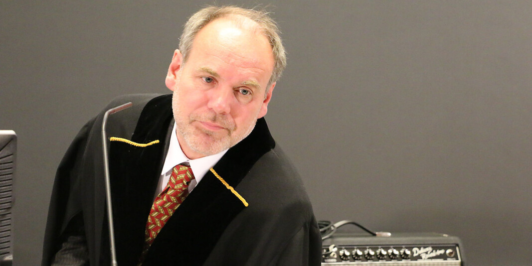 Professor Asbjørn Strandbakken, tidlegare dekan ved Det juridiske fakultetet ved Universitetet i Bergen, var med i utvalet som denne veka la fram sin rapport etter å ha granska trygdeskandelen. I sine merknader i rapporten tek han eit oppgjer med utviklinga til jussutdanninga her i landet. Professor Asbjørn Strandbakken, tidlegare dekan ved Det juridiske fakultetet ved Universitetet i Bergen, var med i utvalet som denne veka la fram sin rapport etter å ha granska trygdeskandelen. I sine merknader i rapporten tek han eit oppgjer med utviklinga til jussutdanninga her i landet.
