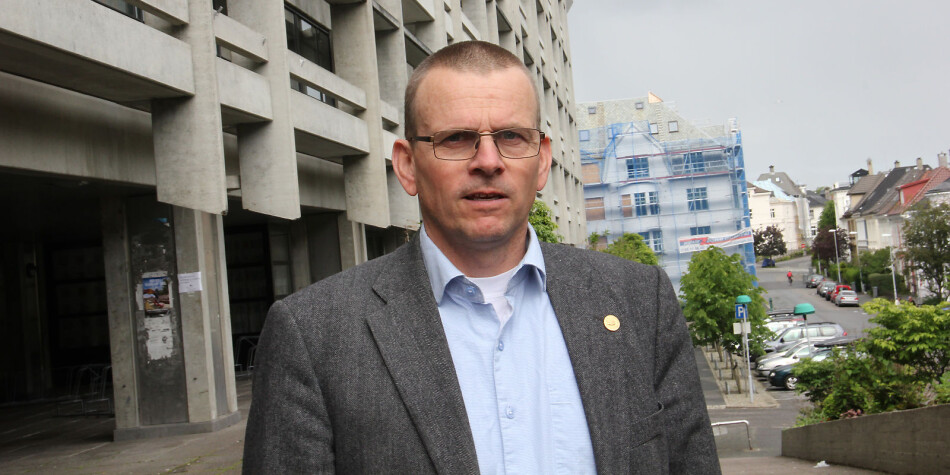 Dekan ved Det matematisk-naturvitenskapelige fakultet ved UiB, Helge K. Dahle, sier til Khrono at omstruktureringen av petroleumsutdanningen er noe de har diskutert ved Universitetet i Bergen lenge. Fra og med neste høst trer endringene i kraft. Foto: Hilde Kristin Strand Dekan ved Det matematisk-naturvitenskapelige fakultet ved UiB, Helge K. Dahle, sier til Khrono at omstruktureringen av petroleumsutdanningen er noe de har diskutert ved Universitetet i Bergen lenge. Fra og med neste høst trer endringene i kraft. Foto: Hilde Kristin Strand