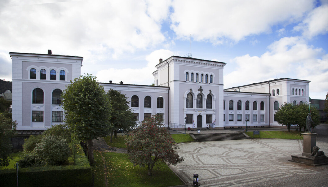 Universitetet i Bergen åpner litt mer opp for ansatte som opplever hjemmekontor for krevende. Universitetet i Bergen åpner litt mer opp for ansatte som opplever hjemmekontor for krevende.