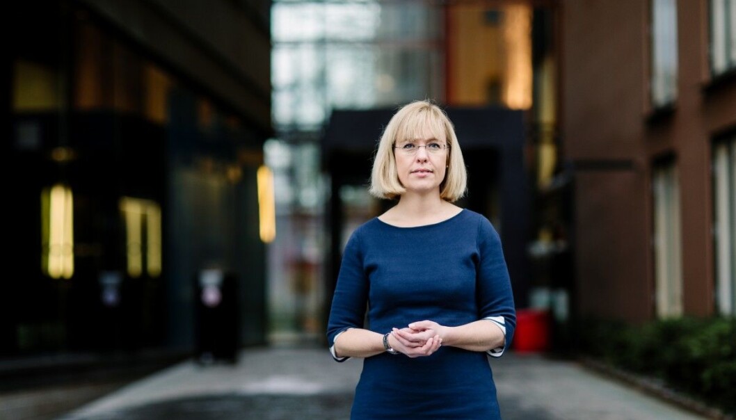 — Det er ingen motsetning i å ha et godt norsk navn og et engelsk navn i tillegg, sier direktør i Spårkrådet, Åse Wetås. — Det er ingen motsetning i å ha et godt norsk navn og et engelsk navn i tillegg, sier direktør i Spårkrådet, Åse Wetås.