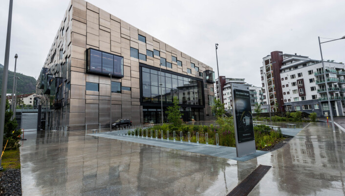Kunsthøgskolen i Bergen fusjonerte med Griegakadeemiet og vart eit felles fakultet. Kunst- og designfaga held til i nye lokale på Møllendal. Hit kjem det bybanestopp, og nabotomten er i utgangspunktet klar for nybygg for Griegakademiet. Kunsthøgskolen i Bergen fusjonerte med Griegakadeemiet og vart eit felles fakultet. Kunst- og designfaga held til i nye lokale på Møllendal. Hit kjem det bybanestopp, og nabotomten er i utgangspunktet klar for nybygg for Griegakademiet.