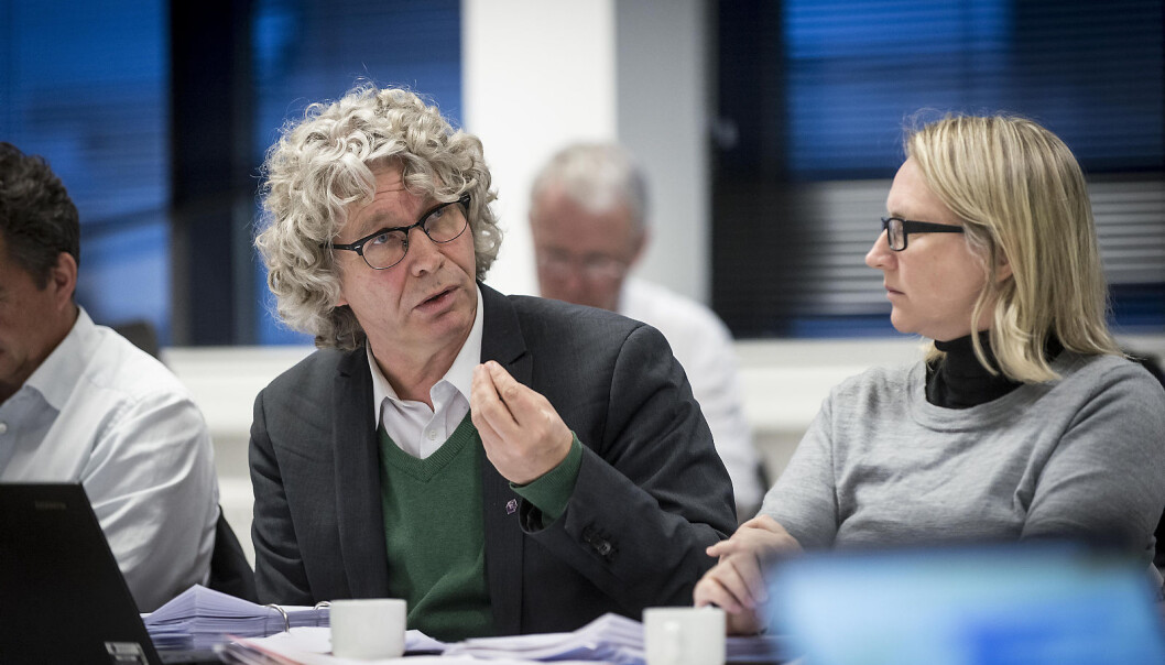 — Det kan virke som en del av våre institusjoner har laget en silo der en ikke ser konteksten i eksamensfusk-sakene, sier Tom Skauge, instittutleder på Høgskulen på Vestlandet.. — Det kan virke som en del av våre institusjoner har laget en silo der en ikke ser konteksten i eksamensfusk-sakene, sier Tom Skauge, instittutleder på Høgskulen på Vestlandet..