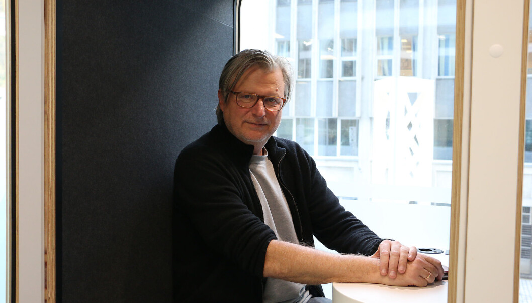 Per Christian Magnus jobbar 50 prosent ved UiB og 50 prosent i NRK. No leiar han gruppa som planlegg det nye senteret for undersøkjande journalistikk. Foto: Hilde Kristin Strand Per Christian Magnus jobbar 50 prosent ved UiB og 50 prosent i NRK. No leiar han gruppa som planlegg det nye senteret for undersøkjande journalistikk. Foto: Hilde Kristin Strand