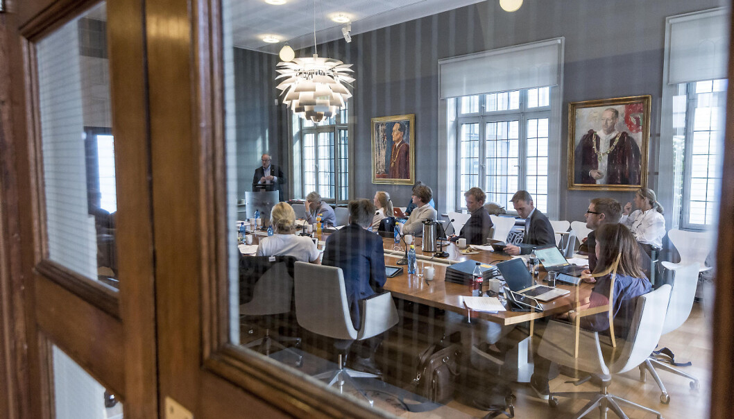 Stort sett har nok dei som vert valde inn i eit universitetsstyre sagt ja til å stilla som kandidatar. Men det finst tilfelle der kandidatar ikkje har visst at dei har vore føreslegne, og der dei heller ikkje har hatt noko ønske om å koma inn i noko styre. Stort sett har nok dei som vert valde inn i eit universitetsstyre sagt ja til å stilla som kandidatar. Men det finst tilfelle der kandidatar ikkje har visst at dei har vore føreslegne, og der dei heller ikkje har hatt noko ønske om å koma inn i noko styre.