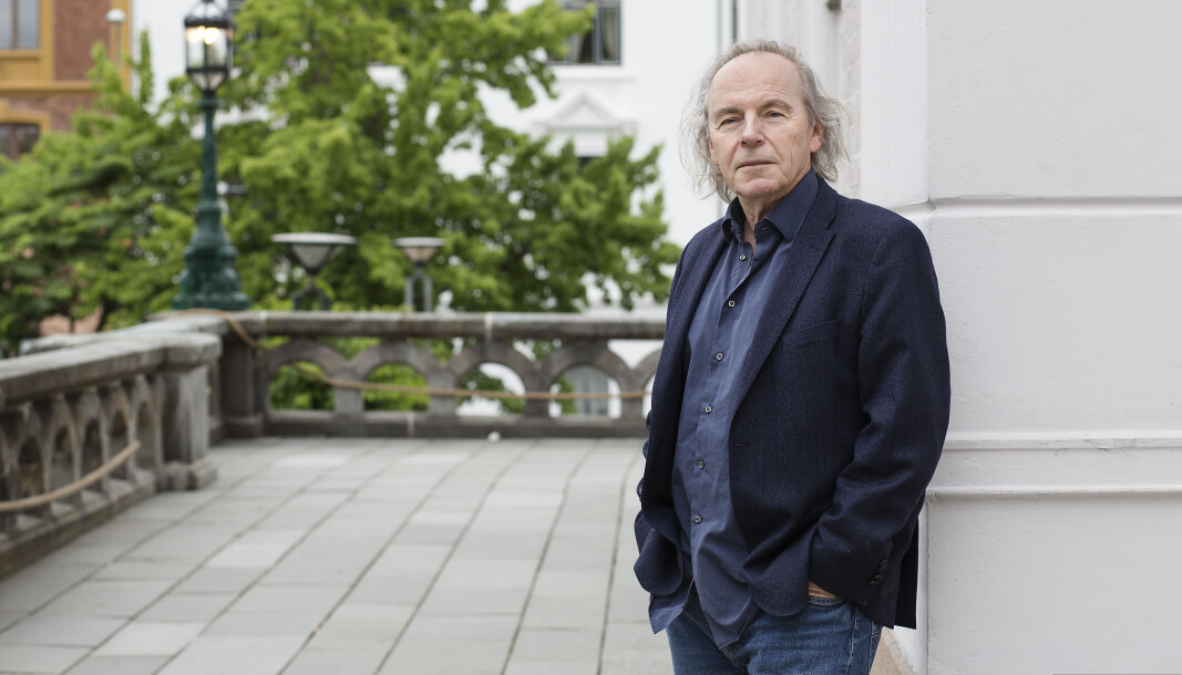 To forlag i Sverige og Finland har sikret seg rettighetene til Terje Tvedts bok «Verdenshistorie. Med fortiden som speil» etter budrunder. To forlag i Sverige og Finland har sikret seg rettighetene til Terje Tvedts bok «Verdenshistorie. Med fortiden som speil» etter budrunder.