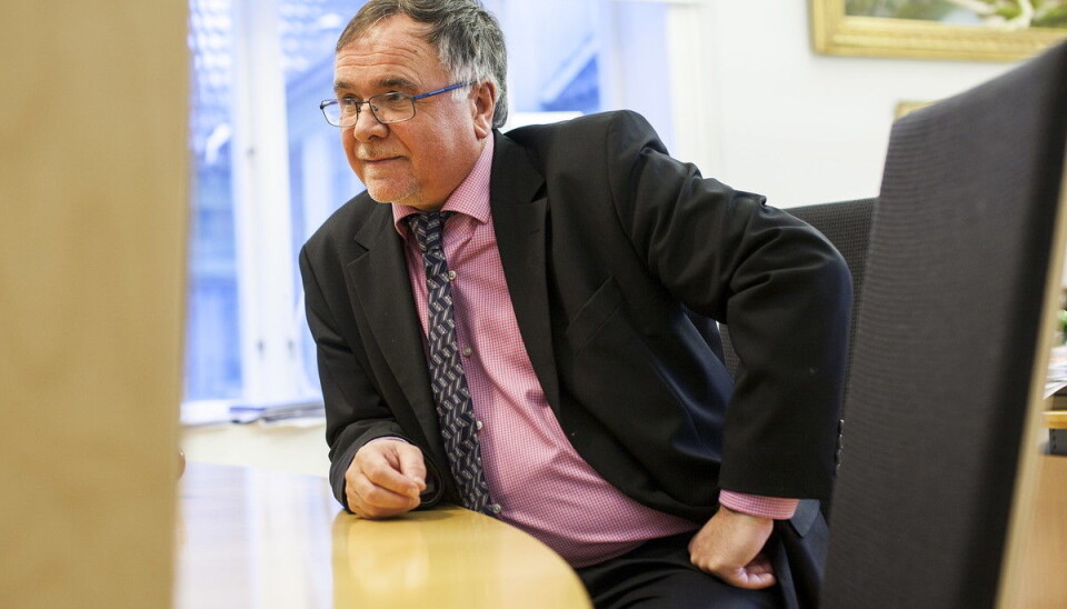 Universitetsdirektør Kjell Bernstrøm har vore omgangsvenn med Bjart Nygaard, som har ein eigarandel i Rieber - som igjen eig Marineholmen. Dette kan gjera Bernstrøm inhabil.