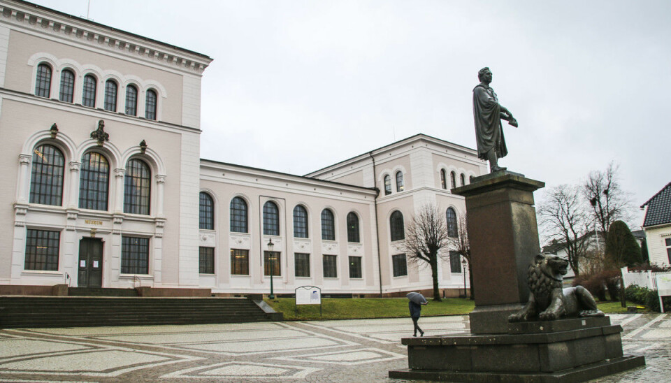 Christiestatua på Museplass, Universitetet i Bergen (UiB).
