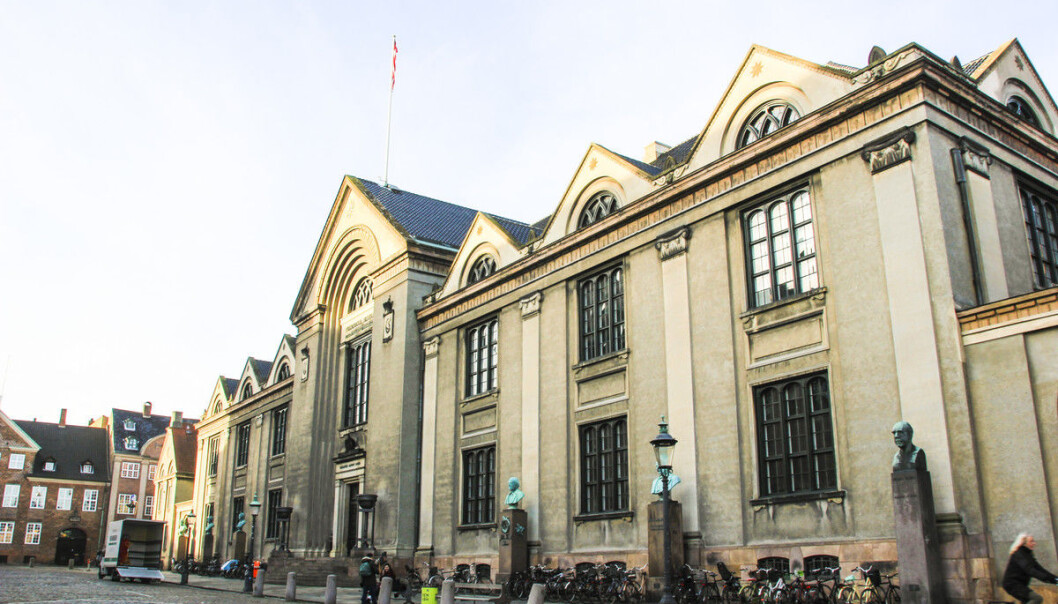 Det skal kuttes nær 1600 studieplasser ved Københavns Universitet. Det skal kuttes nær 1600 studieplasser ved Københavns Universitet.