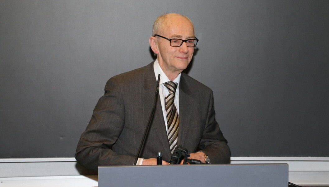 Jan Fridthjof Bernt var med på å utforme den første universitets- og høgskoleloven. Han er ikke bare fornøyd med forslaget til den nye som nå er sendt ut på høring. Foto: Dag Hellesund Jan Fridthjof Bernt var med på å utforme den første universitets- og høgskoleloven. Han er ikke bare fornøyd med forslaget til den nye som nå er sendt ut på høring. Foto: Dag Hellesund