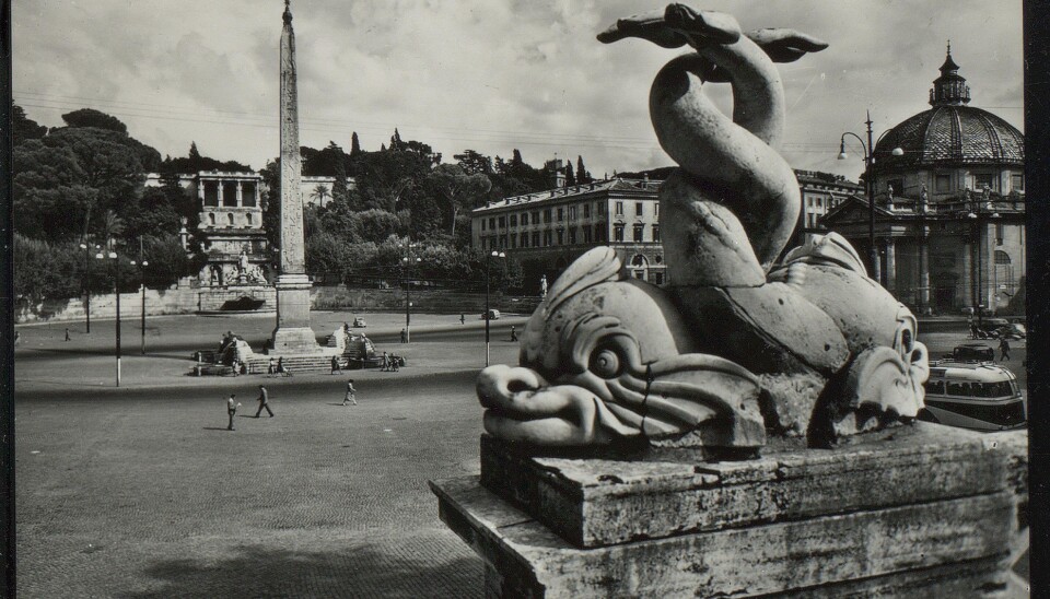 Et postkort med motiv fra den evige stad. Hvilken by er det? Et postkort med motiv fra den evige stad. Hvilken by er det?