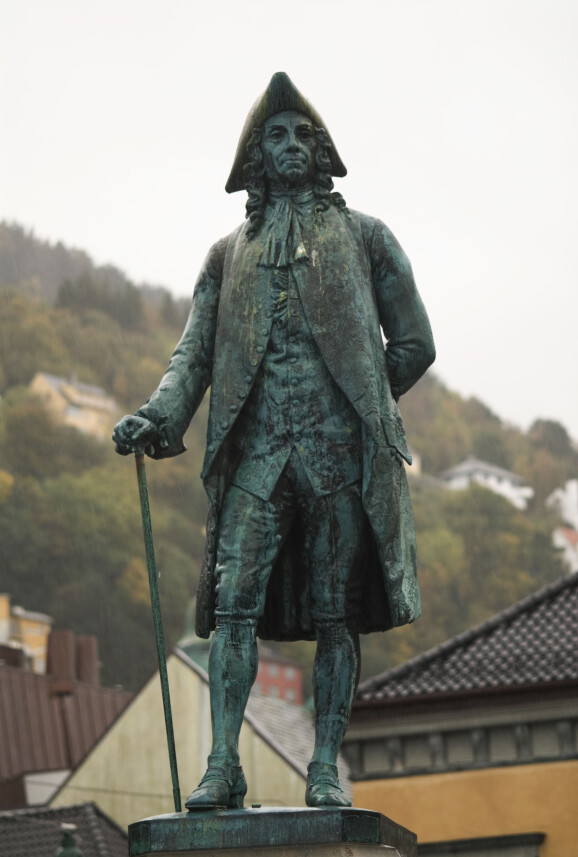 Holberg kjente som økonom og historiker selvfølgelig godt til slavehandelen, men en deskriptiv tekst kan ikke behandles som bevis for at Holberg kynisk utnyttet dette til fordel for en privat økonomisk fortjeneste, skriver kritiker og forfatter marianne Solberg i dette innlegget. Holberg kjente som økonom og historiker selvfølgelig godt til slavehandelen, men en deskriptiv tekst kan ikke behandles som bevis for at Holberg kynisk utnyttet dette til fordel for en privat økonomisk fortjeneste, skriver kritiker og forfatter marianne Solberg i dette innlegget.
