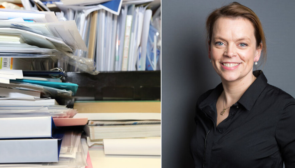 VIKTIGE SYMBOLER: Alle disse tingene på kontoret representerer utdannelsen og arbeidslivet til arbeidstakeren, skriver Astri Kvassnes (bildet). Foto: Colourbox og Joachim Steinbru