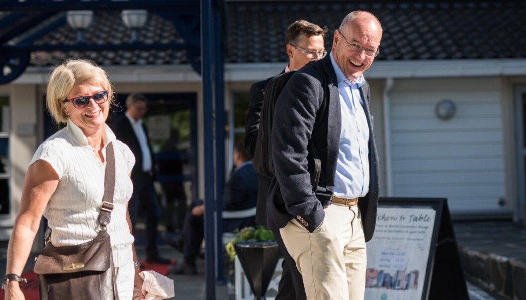 Rektor ved UiT, Anne Husebekk og daværende rektor ved NTNU, Gunnar Bovim, nøt sommersola under Arendalsuka. Nå skal begge sitte i styret til Forsvarets forskningsinstitutt. Rektor ved UiT, Anne Husebekk og daværende rektor ved NTNU, Gunnar Bovim, nøt sommersola under Arendalsuka. Nå skal begge sitte i styret til Forsvarets forskningsinstitutt.