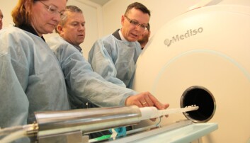 Dag Rune Olsen var forskingsleiar på Radiumhospitalet, der Jon Sudbø òg var tilsett. Her er Olsen saman med Nina Langeland, som då var dekan ved Det medisinske fakultetet ved UiB og Frits Thorsen. Foto: Dag Hellesund Dag Rune Olsen var forskingsleiar på Radiumhospitalet, der Jon Sudbø òg var tilsett. Her er Olsen saman med Nina Langeland, som då var dekan ved Det medisinske fakultetet ved UiB og Frits Thorsen. Foto: Dag Hellesund
