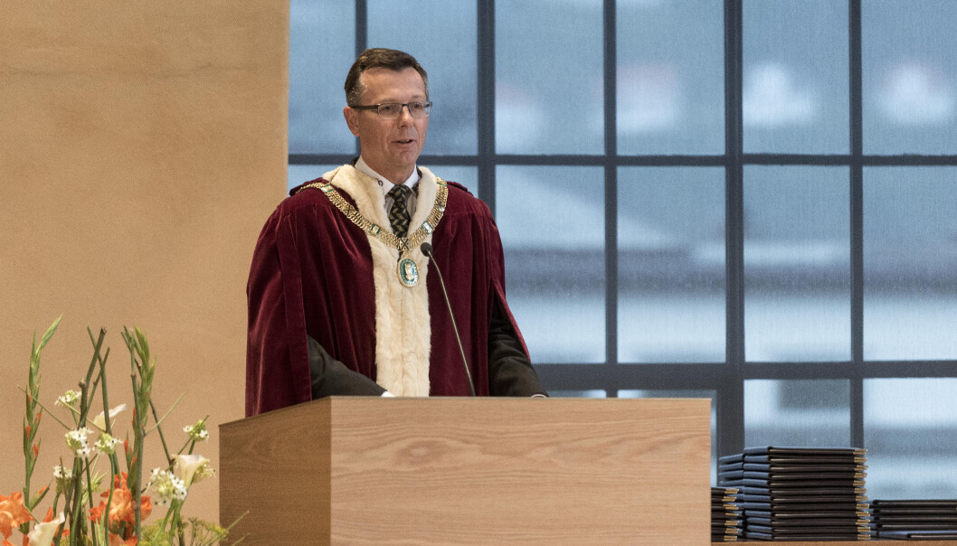 Dag Rune Olsen er oppteken av at det må finnast fleire aktuelle kandidatar ved Universitetet i Bergen. Sjølv kan han ikkje vert vald som rektor ein gong til. Dag Rune Olsen er oppteken av at det må finnast fleire aktuelle kandidatar ved Universitetet i Bergen. Sjølv kan han ikkje vert vald som rektor ein gong til.