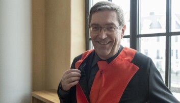 Frode Thorsen, dekan for fakultet for kunst, musikk og design, ønskjer å framleis kunne ta dekankappa på ved passande høve. Frode Thorsen, dekan for fakultet for kunst, musikk og design, ønskjer å framleis kunne ta dekankappa på ved passande høve.