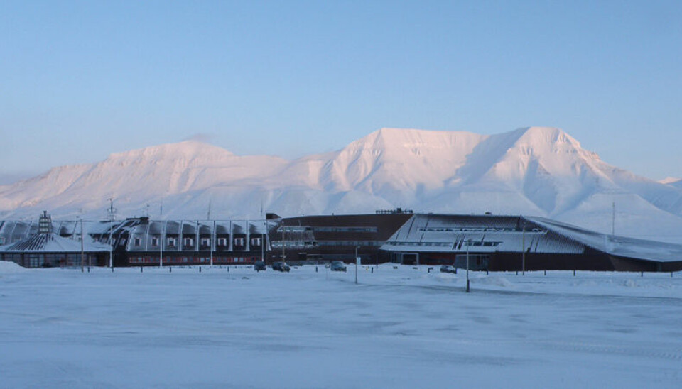 Her studerer landets mest tilfredse studenter når det kommer til vurdering av helheten i stduiebyen. Universitetssenteret på Svalbard er største arbeidsplass i Longyearbyen.