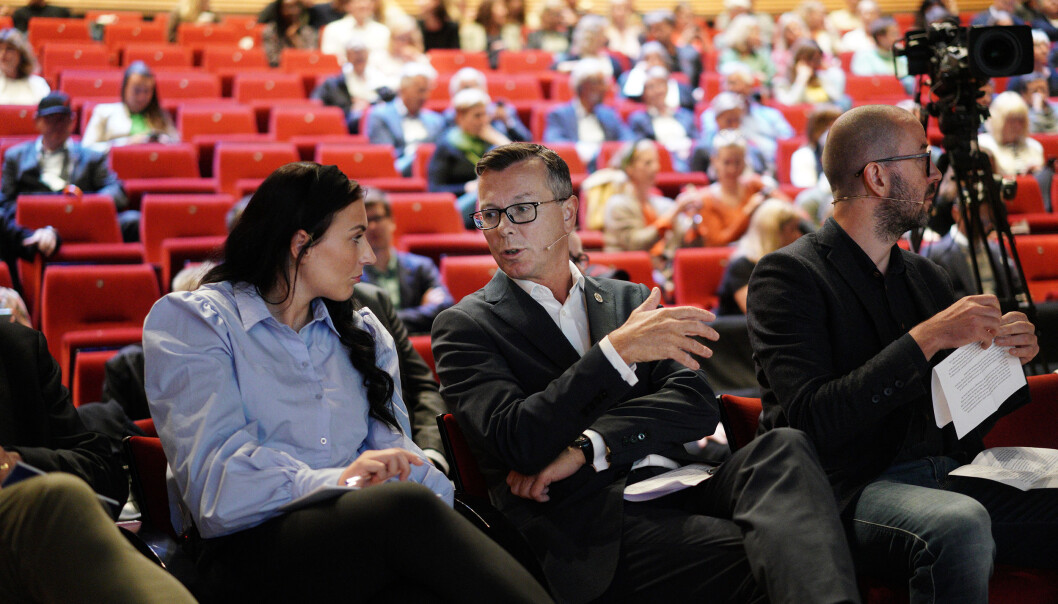 Marte Øien og Norsk studentorganisasjon har noen gode råd til rektorer, som blant annet Dag Rune Olsen ved Universitetet i Bergen, om å stille krav til seg selv i et klimaopprop. Foto: Ketil Blom Haugstulen Marte Øien og Norsk studentorganisasjon har noen gode råd til rektorer, som blant annet Dag Rune Olsen ved Universitetet i Bergen, om å stille krav til seg selv i et klimaopprop. Foto: Ketil Blom Haugstulen