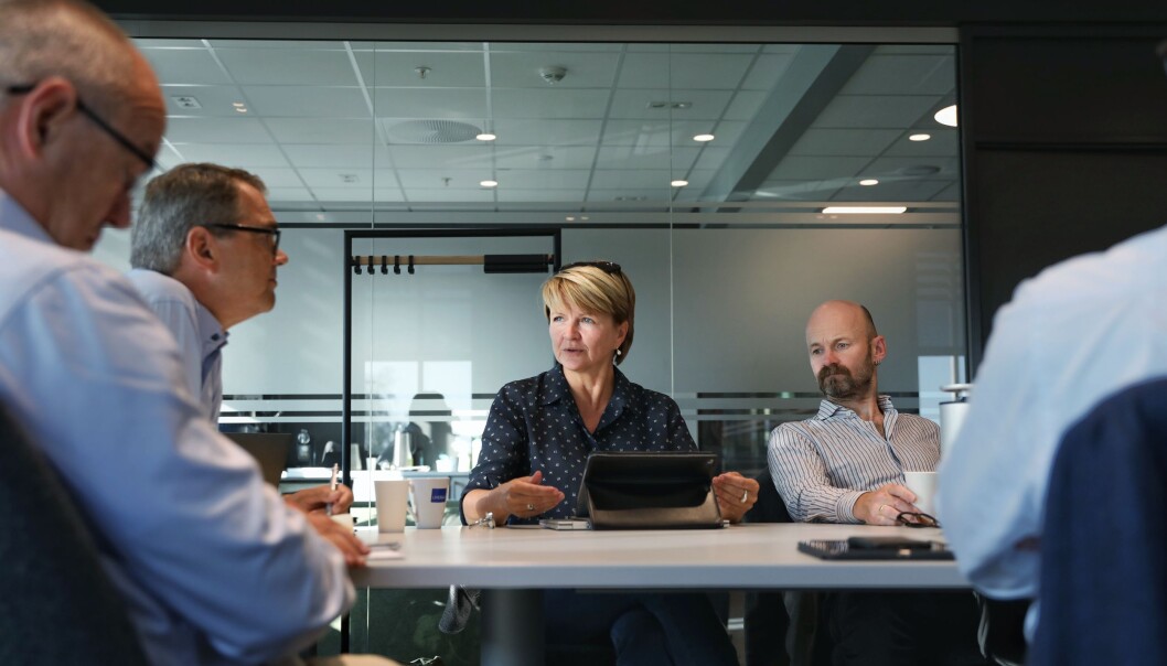 Debatt om man skal diskutere valgt eller ansatt ledelse ved NTNU: I forkant helt til venstre, avtroppende rektor Gunnar Bovim, styreleder Svein Richard Brandtzæg og styremedlemmene Nina Refseth og Aksel Tjora. Foto: Siri Øverland Eriksen Debatt om man skal diskutere valgt eller ansatt ledelse ved NTNU: I forkant helt til venstre, avtroppende rektor Gunnar Bovim, styreleder Svein Richard Brandtzæg og styremedlemmene Nina Refseth og Aksel Tjora. Foto: Siri Øverland Eriksen