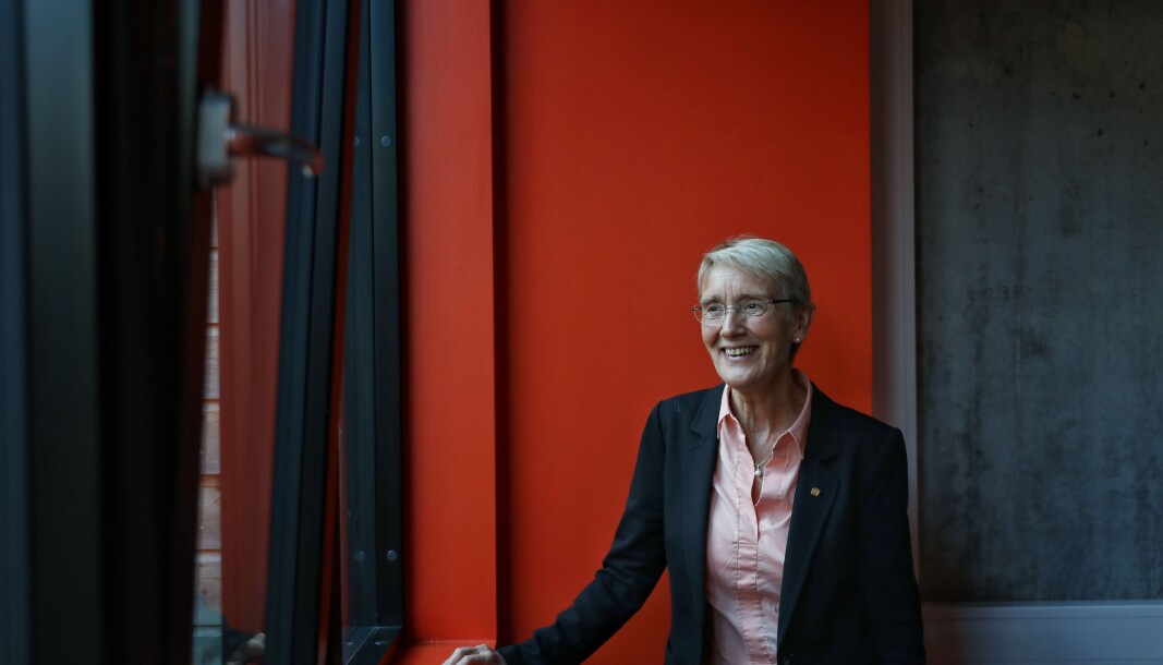 NTNU-rektor Anne Borg advarer mot permanent å stykke opp fagmiljøene for å kunne tilby desentralisert utdanning. NTNU-rektor Anne Borg advarer mot permanent å stykke opp fagmiljøene for å kunne tilby desentralisert utdanning.