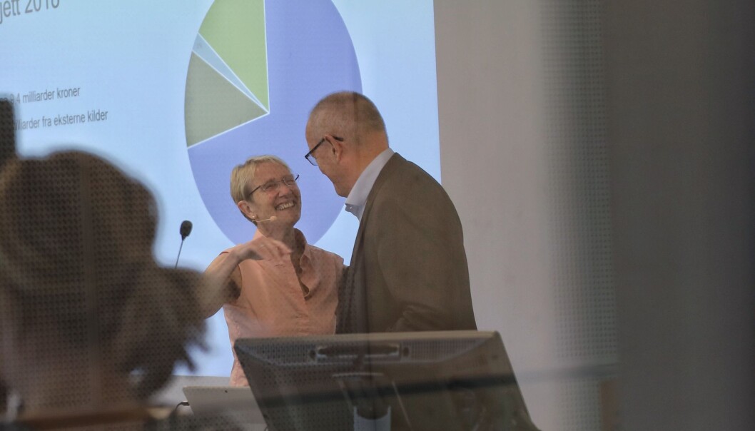 Maktskifte: Anne Borg går på, Gunnar Bovim takker av. Foto: Siri Øverland Eriksen Maktskifte: Anne Borg går på, Gunnar Bovim takker av. Foto: Siri Øverland Eriksen