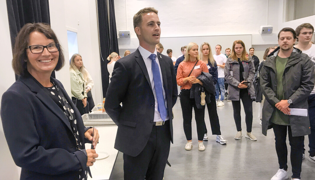 Solfrid Lind (til venstre) er administrerende direktør på Høyskolen Kristiania og styreleder i Fagskolen Kristiania. Aleksander Sivertsen (i midten) er campusdirektør i Bergen og styremedlem i Fagskolen Kristiania. Solfrid Lind (til venstre) er administrerende direktør på Høyskolen Kristiania og styreleder i Fagskolen Kristiania. Aleksander Sivertsen (i midten) er campusdirektør i Bergen og styremedlem i Fagskolen Kristiania.