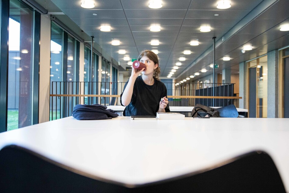 Honours-emnet har fra flere hold blitt kalt et eliteemne. Flatebø sier hun ikke vet hvem som brukte ordet elite først, men understreker at det ikke var noe av motivasjonen hennes for å søke på studiet. Foto: Siri Øverland Eriksen Honours-emnet har fra flere hold blitt kalt et eliteemne. Flatebø sier hun ikke vet hvem som brukte ordet elite først, men understreker at det ikke var noe av motivasjonen hennes for å søke på studiet. Foto: Siri Øverland Eriksen