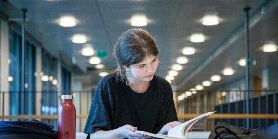 Tiril Flatebø deltar på
Honours-programmet til Universitetet i Oslo, og visste at debatten om elitestudenter ville komme. Foto: SIr Øverland Eriksen Tiril Flatebø deltar på
Honours-programmet til Universitetet i Oslo, og visste at debatten om elitestudenter ville komme. Foto: SIr Øverland Eriksen