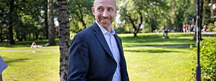 De har ekstra fokus på et trygt læringsmiljø på honours-programmet, forklarer Malthe-Sørenssen. Om de ikke er trygge på hverandre, er det vanskelig å stille tverrfaglige spørsmål til studenter fra de andre retningene, legger han til. Foto: Siri Øverland Eriksen De har ekstra fokus på et trygt læringsmiljø på honours-programmet, forklarer Malthe-Sørenssen. Om de ikke er trygge på hverandre, er det vanskelig å stille tverrfaglige spørsmål til studenter fra de andre retningene, legger han til. Foto: Siri Øverland Eriksen