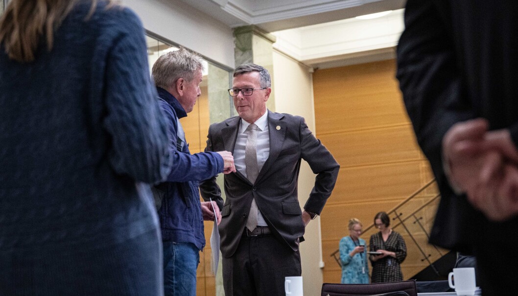 Dag Rune Olsen deltok som leiar for Universitets- og høgskulerådet (UHR) på presentasjonen av den nasjonale rapporten rundt mobbing og trakassering. Men då han skulle kommentera Universitetet i Bergen, som er hans eigen institusjon, gjekk det gale. Foto: Siri Øverland Eriksen Dag Rune Olsen deltok som leiar for Universitets- og høgskulerådet (UHR) på presentasjonen av den nasjonale rapporten rundt mobbing og trakassering. Men då han skulle kommentera Universitetet i Bergen, som er hans eigen institusjon, gjekk det gale. Foto: Siri Øverland Eriksen