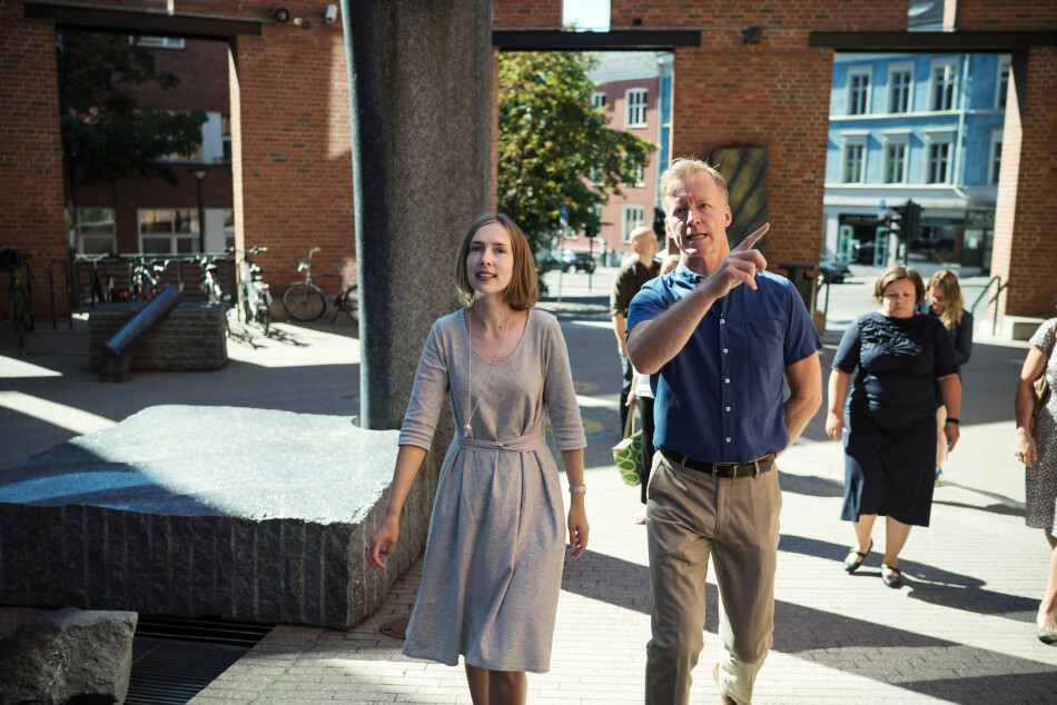 Forsknings- og høyere utdanningsminister Iselin Nybø sammen med innleggsforfatter Curt Rice på OsloMet i Pilestredet, hvor OsloMet leier bygg i gamle Frydenlund. Foto: Ketil Blom Haugstulen Forsknings- og høyere utdanningsminister Iselin Nybø sammen med innleggsforfatter Curt Rice på OsloMet i Pilestredet, hvor OsloMet leier bygg i gamle Frydenlund. Foto: Ketil Blom Haugstulen