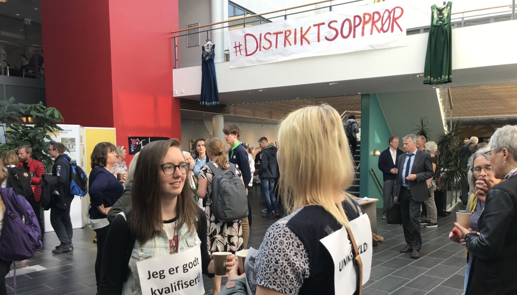 Studentane på Nesna har lenge stått i front i protestane mot nedlegginga av høgare utdanning på Helgeland i Nordland. Den distriktspolitiske vinden på Stortinget har gitt dei vind i segla. Studentane på Nesna har lenge stått i front i protestane mot nedlegginga av høgare utdanning på Helgeland i Nordland. Den distriktspolitiske vinden på Stortinget har gitt dei vind i segla.