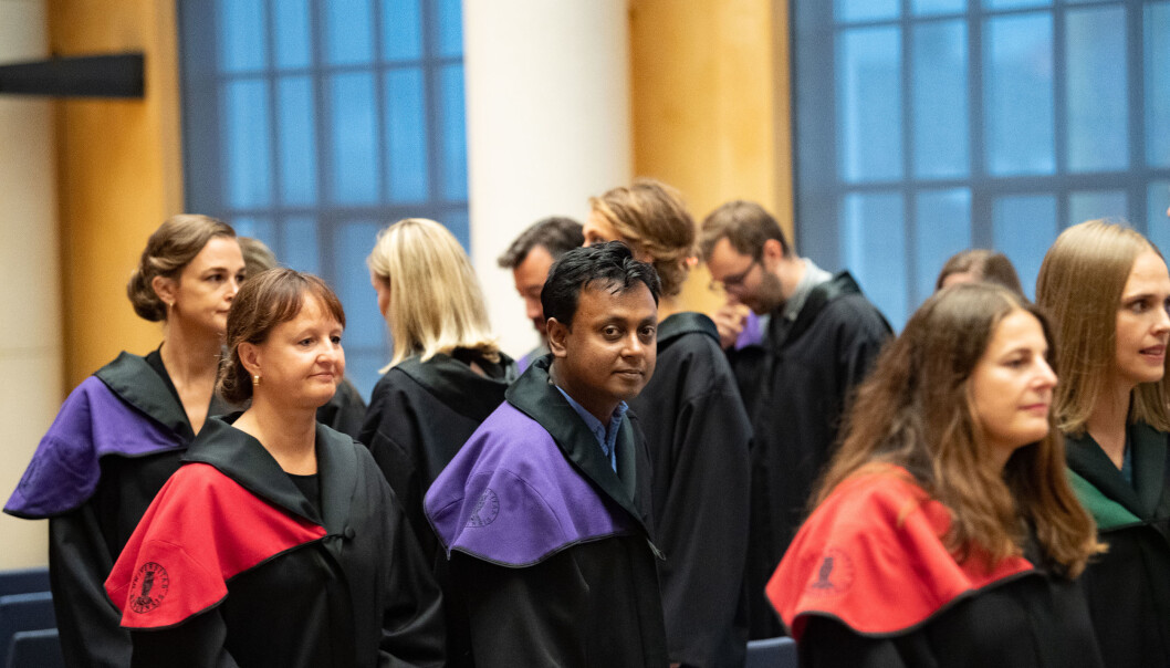 Det er mange kvinner som tek doktorgrad. Men korleis kan institusjonane sikra at dei vert i akademia, og at dei når til topps på den akademiske stigen? Biletet er frå doktorpromosjon ved Universitetet i Bergen hausten 2019. Det er mange kvinner som tek doktorgrad. Men korleis kan institusjonane sikra at dei vert i akademia, og at dei når til topps på den akademiske stigen? Biletet er frå doktorpromosjon ved Universitetet i Bergen hausten 2019.