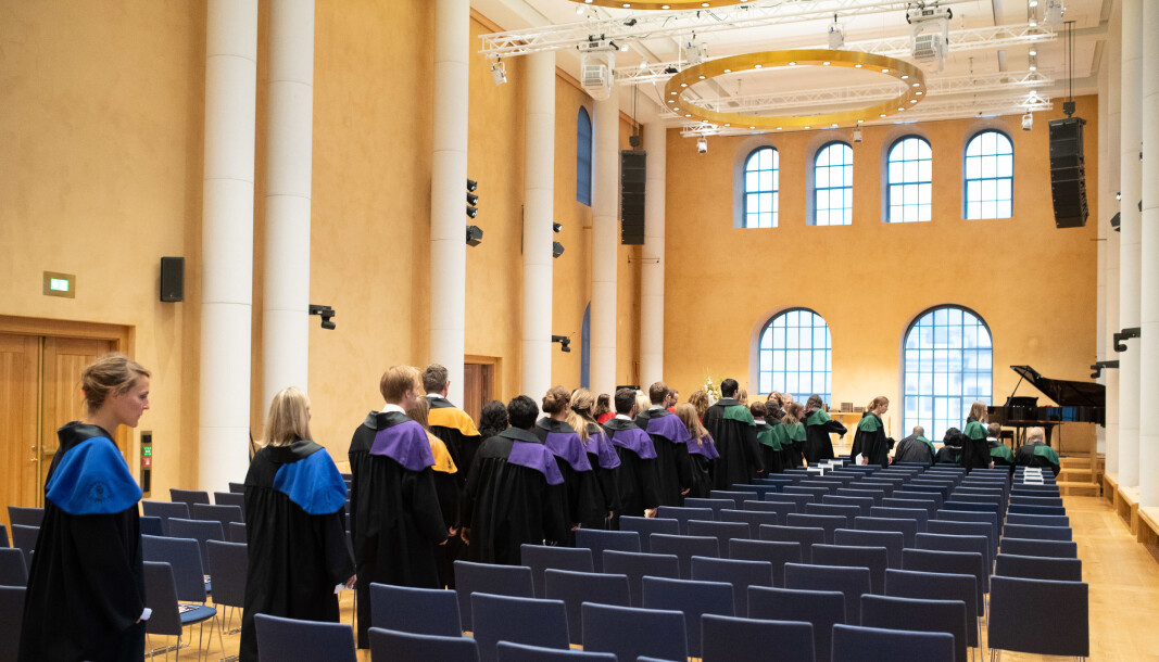 Først tar de doktorgrad, så blir en del av dem postdoktorer. Men hva skjer da? Mange forsker utenfor universitetene, skriver Steinar Bøyum og Silje Bringsrud Fekjær. Først tar de doktorgrad, så blir en del av dem postdoktorer. Men hva skjer da? Mange forsker utenfor universitetene, skriver Steinar Bøyum og Silje Bringsrud Fekjær.