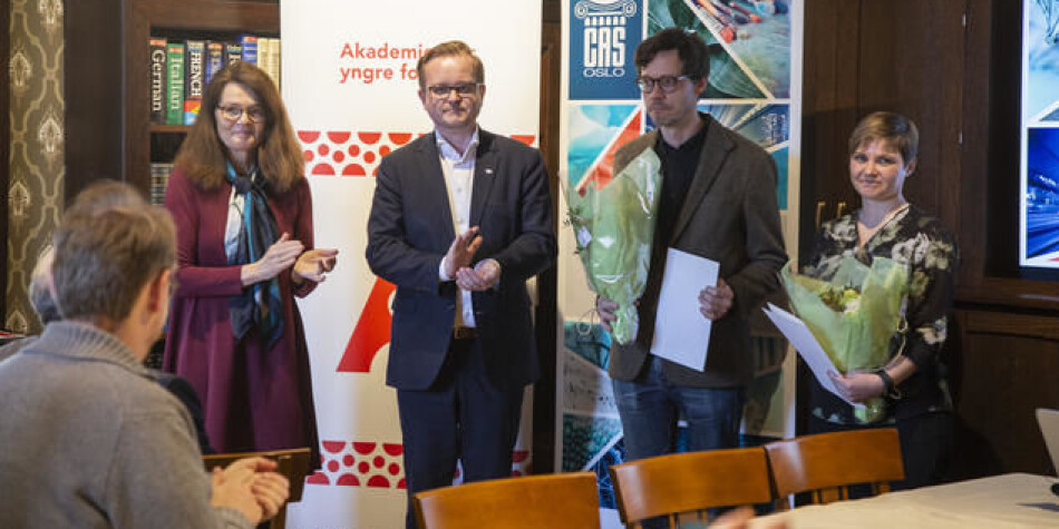 Hilde Nesse Tyssøy (til høyre) og Are Skeie Hermansen (nummer to fra høyre) mottok midler fra Senter for grunnforskning i år. Også avbildet er politisk rådgiver Kjartan Almenning (Kunnskapsdepartementet) og vitenskapelig leder ved CAS, Camilla Serck-Hanssen. Foto: CAS Hilde Nesse Tyssøy (til høyre) og Are Skeie Hermansen (nummer to fra høyre) mottok midler fra Senter for grunnforskning i år. Også avbildet er politisk rådgiver Kjartan Almenning (Kunnskapsdepartementet) og vitenskapelig leder ved CAS, Camilla Serck-Hanssen. Foto: CAS