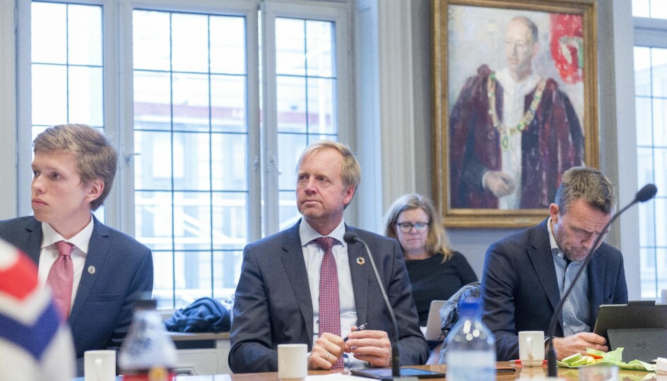 Studentrepresentant Gard Skulstad Johanson (til venstre) har ivra for klimafond. Her saman med Bjørn K. Haugland og Jørgen Melve.