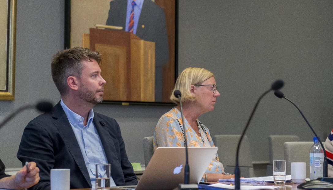 Eirik Hovden , styrerepresentant ved Universitetet i Bergen for de midlertidig ansatte , mener at universitetet trenger midlertidige stillinger. Foto fra et tidligere styremøte: Tor Farstad. Eirik Hovden , styrerepresentant ved Universitetet i Bergen for de midlertidig ansatte , mener at universitetet trenger midlertidige stillinger. Foto fra et tidligere styremøte: Tor Farstad.