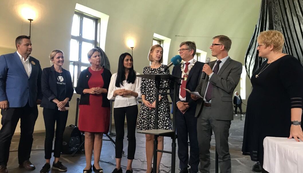 Fra pressekonferanse med lekkasje fra statsbudsjetter om at regjeringen vil gi 35 millioner kroner til oppstart for bygging av et nytt museum for vikingskipene. F.v.: Espen Andreas Hasle (1. kandidat for Oslo KrF), Marit Kristine Vea (2. kandidat for Oslo Venstre), Camilla Wilhelmsen (2. kandidat for Oslo Frp), Saida Begum (Høyres ordførerkandidat i Oslo), Iselin Nybø (forsknings- og høyere utdanningsminister, Venstre), Svein Stølen (rektor på UiO), Håkon Glørstad (direktør, Kulturhistorisk museum, UiO) og Trine Skei Grande (kulturminister og partileder, Venstre). Foto: Eva Tønnessen Fra pressekonferanse med lekkasje fra statsbudsjetter om at regjeringen vil gi 35 millioner kroner til oppstart for bygging av et nytt museum for vikingskipene. F.v.: Espen Andreas Hasle (1. kandidat for Oslo KrF), Marit Kristine Vea (2. kandidat for Oslo Venstre), Camilla Wilhelmsen (2. kandidat for Oslo Frp), Saida Begum (Høyres ordførerkandidat i Oslo), Iselin Nybø (forsknings- og høyere utdanningsminister, Venstre), Svein Stølen (rektor på UiO), Håkon Glørstad (direktør, Kulturhistorisk museum, UiO) og Trine Skei Grande (kulturminister og partileder, Venstre). Foto: Eva Tønnessen