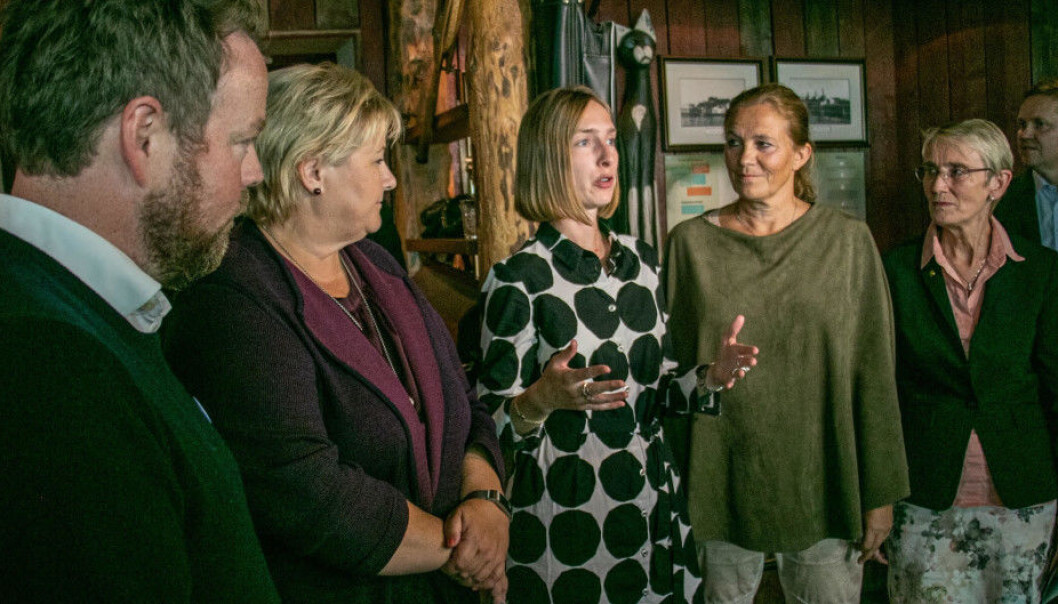 Stinn brakke og topptungt i Trondheim fredag 30. august da f.v. næringsminister Torbjørn Røe Isaksen (H), statsminister Erna Solberg (H) og forsknings- og høyere utdanningsminister, Iselin Nybø lekket ut at det kommer 95 millioner kroner til Sintef og direktør Alexandra Bech Gjørv, samt NTNU-campus representert ved kst. Rektor Anne Borg (t.h.) Regi: Regjeringspartiene. Foto: Cecilie V. Jensen, Høyre Stinn brakke og topptungt i Trondheim fredag 30. august da f.v. næringsminister Torbjørn Røe Isaksen (H), statsminister Erna Solberg (H) og forsknings- og høyere utdanningsminister, Iselin Nybø lekket ut at det kommer 95 millioner kroner til Sintef og direktør Alexandra Bech Gjørv, samt NTNU-campus representert ved kst. Rektor Anne Borg (t.h.) Regi: Regjeringspartiene. Foto: Cecilie V. Jensen, Høyre