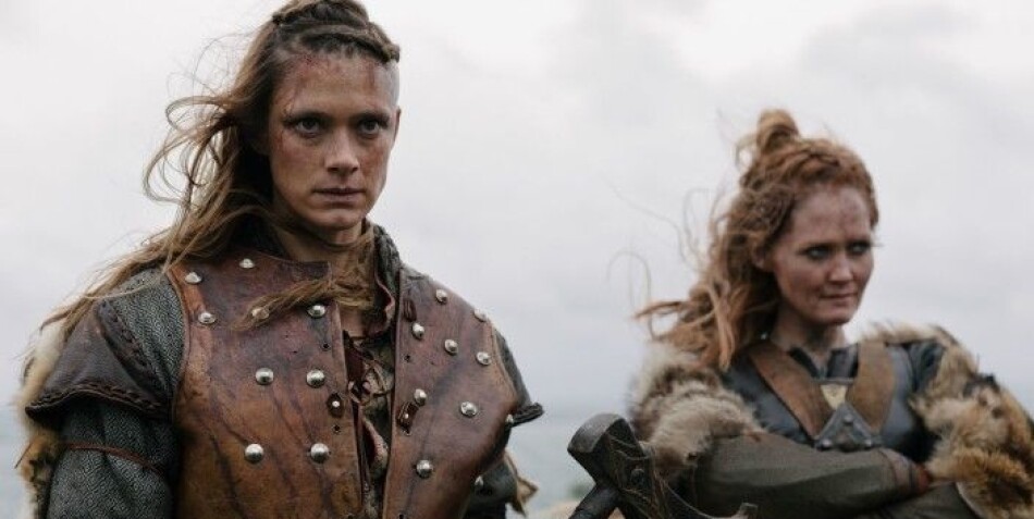 Alfhildr, spilt av Krista Kosonen og Urd, spilt av Ágústa Eva Erlendsdóttir snakker begge på norrønt i deler av serien. Foto: HBO Nordic Alfhildr, spilt av Krista Kosonen og Urd, spilt av Ágústa Eva Erlendsdóttir snakker begge på norrønt i deler av serien. Foto: HBO Nordic