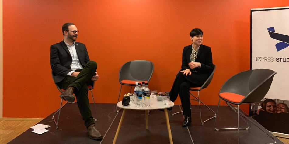 Innleggsforfatter Carl Christian Grue Solberg med utenriksminister Ine Eriksen Søreide i utenriksdebatt. Foto: Høyre Innleggsforfatter Carl Christian Grue Solberg med utenriksminister Ine Eriksen Søreide i utenriksdebatt. Foto: Høyre