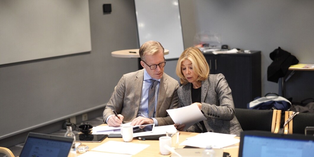 Enten tas avgjørelsene på feil måte, eller på feil grunnlag, skriver Mari Devik til rektor Curt Rice (t.v.). Waaler, styremøte, Curt Rice. Foto: Ketil Blom Haugstulen Enten tas avgjørelsene på feil måte, eller på feil grunnlag, skriver Mari Devik til rektor Curt Rice (t.v.). Waaler, styremøte, Curt Rice. Foto: Ketil Blom Haugstulen