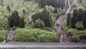 Store nedbørsmengder utløyste to ulike skred i mai 2015. Dei tok med seg store massar nedover E16 mellom Bergen og Voss. Foto: Inge Hjertaas, Bane Nor Store nedbørsmengder utløyste to ulike skred i mai 2015. Dei tok med seg store massar nedover E16 mellom Bergen og Voss. Foto: Inge Hjertaas, Bane Nor