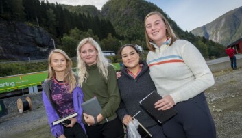 Studentane har tru på at geofarer vil vere viktig for å få jobb som geologar i framtida. Frå venstre Katrine Almås (21), Sonia Pedersen Bell (22), Laura Gatica (21) og Tuva Heitmann Jørgensen (21). Foto: Tor Farstad Studentane har tru på at geofarer vil vere viktig for å få jobb som geologar i framtida. Frå venstre Katrine Almås (21), Sonia Pedersen Bell (22), Laura Gatica (21) og Tuva Heitmann Jørgensen (21). Foto: Tor Farstad
