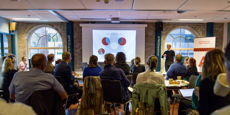 Arnfinn H. Midtbøen fra Akademiet for yngre forskere presenterte rapporten han har utarbeidet med Carl Henrik Knutsen. Foto: Siri Øverland Eriksen Arnfinn H. Midtbøen fra Akademiet for yngre forskere presenterte rapporten han har utarbeidet med Carl Henrik Knutsen. Foto: Siri Øverland Eriksen
