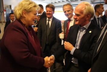 Finn Gunnar Nielsen i samtale med daværende statsminister Erna Solberg om havvind. Finn Gunnar Nielsen i samtale med daværende statsminister Erna Solberg om havvind.