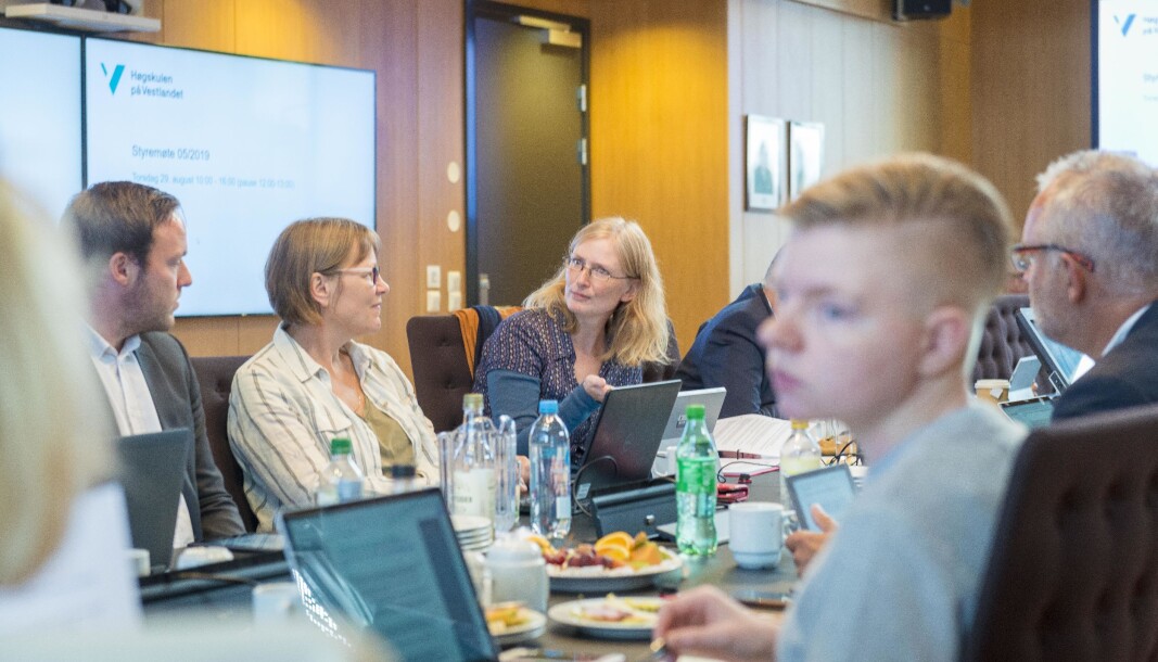 Styremøte ved Høgskulen på Vestlandet 2019. Dagens digitale styremøte diskuterte blant annet engelsk på årsenheter i Stord og Sogndal på torsdagens digitale styremøte. Foto: Tor Farstad Styremøte ved Høgskulen på Vestlandet 2019. Dagens digitale styremøte diskuterte blant annet engelsk på årsenheter i Stord og Sogndal på torsdagens digitale styremøte. Foto: Tor Farstad