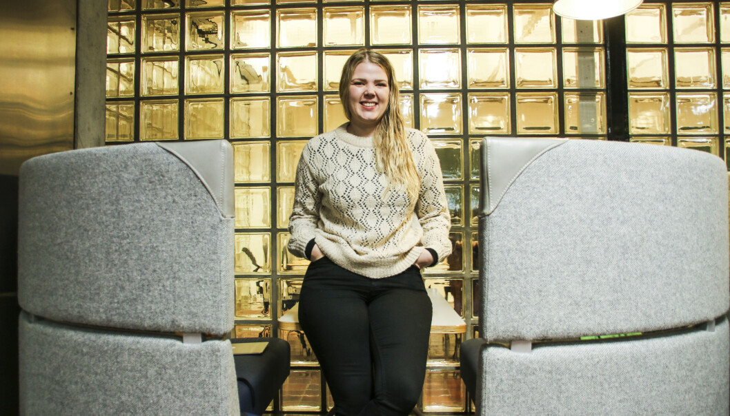 Sara Sekkingstad (26) tar permisjon frå lesinga ved Universitetet i Bergen for å vere ordførar i nye Alver kommune. Foto: Dag Hellesund Sara Sekkingstad (26) tar permisjon frå lesinga ved Universitetet i Bergen for å vere ordførar i nye Alver kommune. Foto: Dag Hellesund